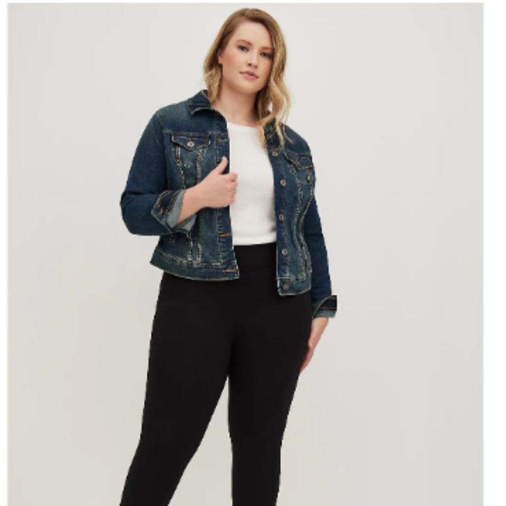 HOW TO WEAR IT  DENIM TRUCKER JACKET - MEDIUM WASH